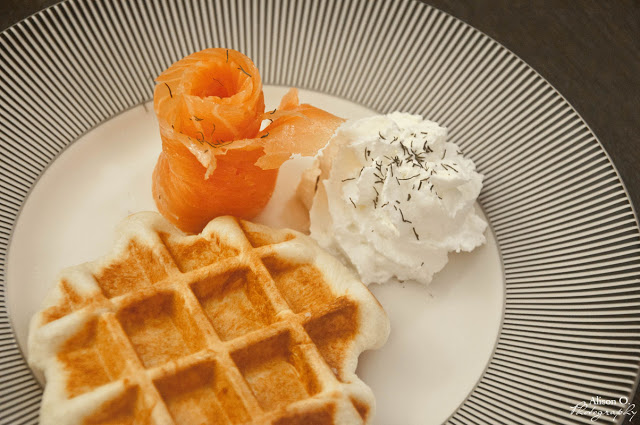 Gaufre Liège parmesan, saumon fumé, chantilly citron