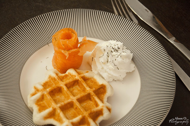 Gaufre Liège parmesan, saumon fumé, chantilly citron